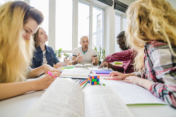 Kommunikationskompetenz und Soft Skills in der Schulleitung im Schulalltag