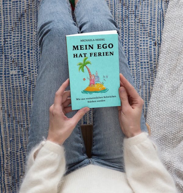 Mein Ego hat Ferien Ratgeber für Selbstreflexion und Persönlichkeitsentwicklung für Schulleitung, Lehrer:innen & Führungskräfte